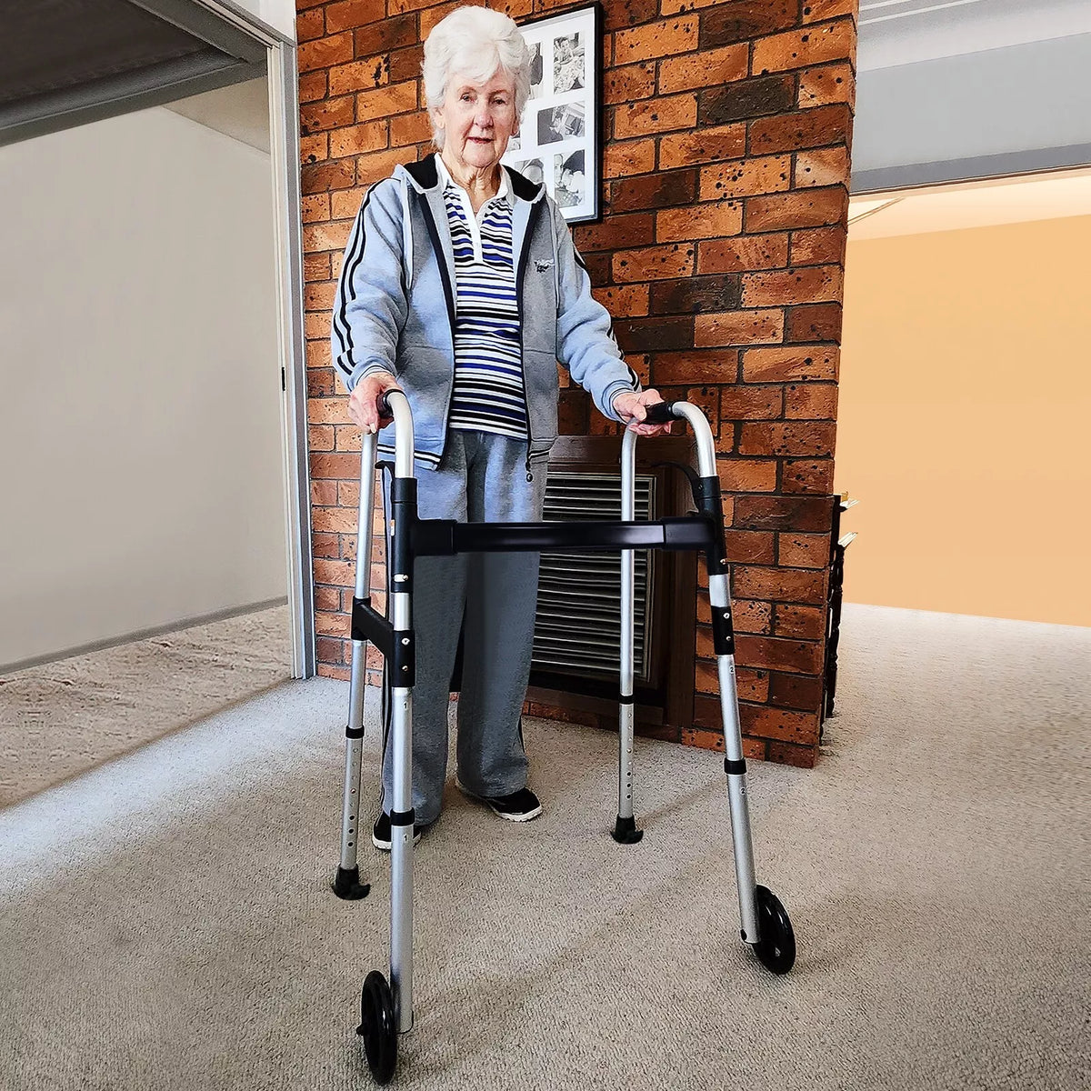 Walking Frame with wheels – Bedding For All